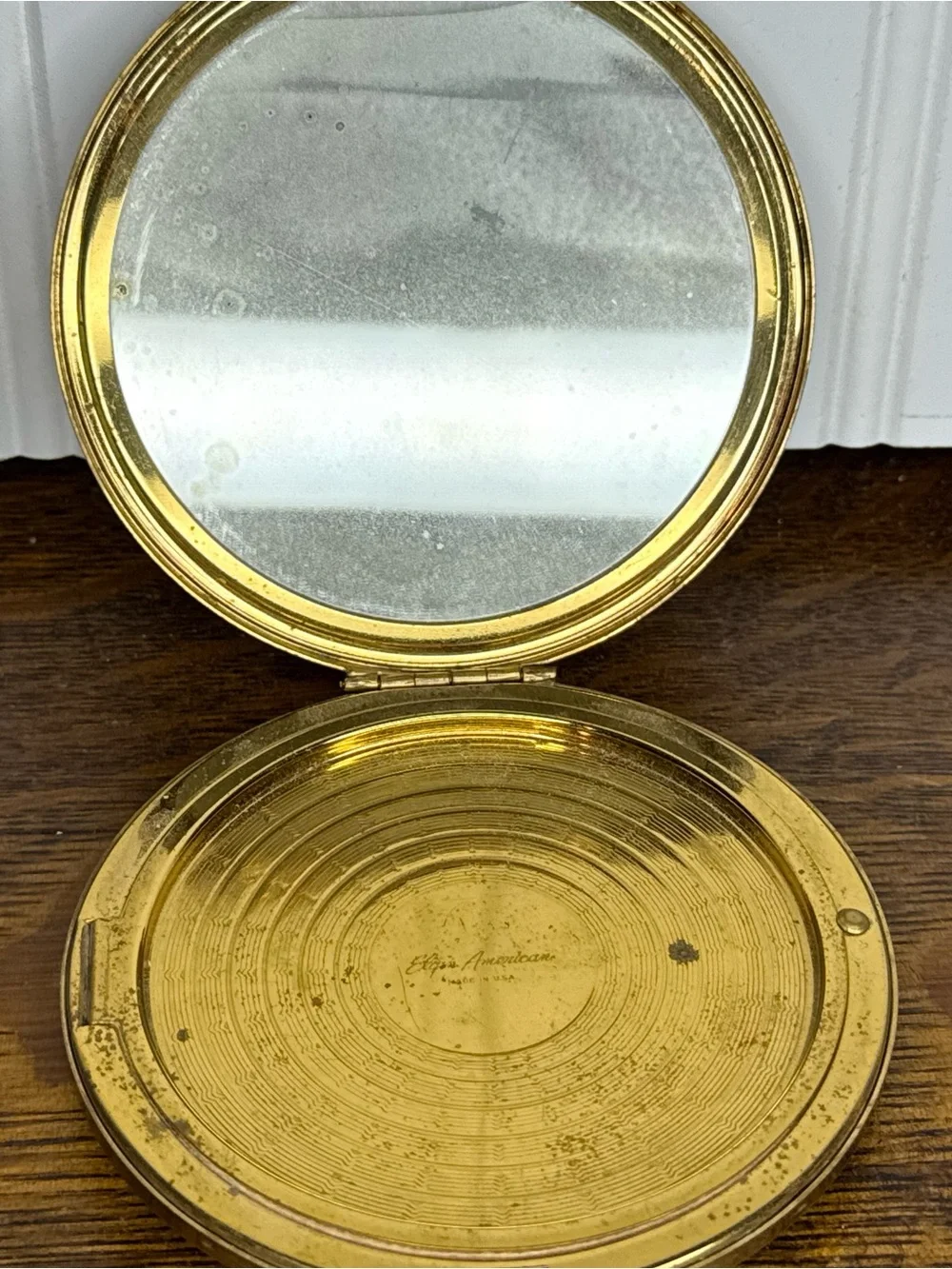 VTG Elgin American Gold Brass Tone Flower Jumping Gazelle Etched Mirror Compact